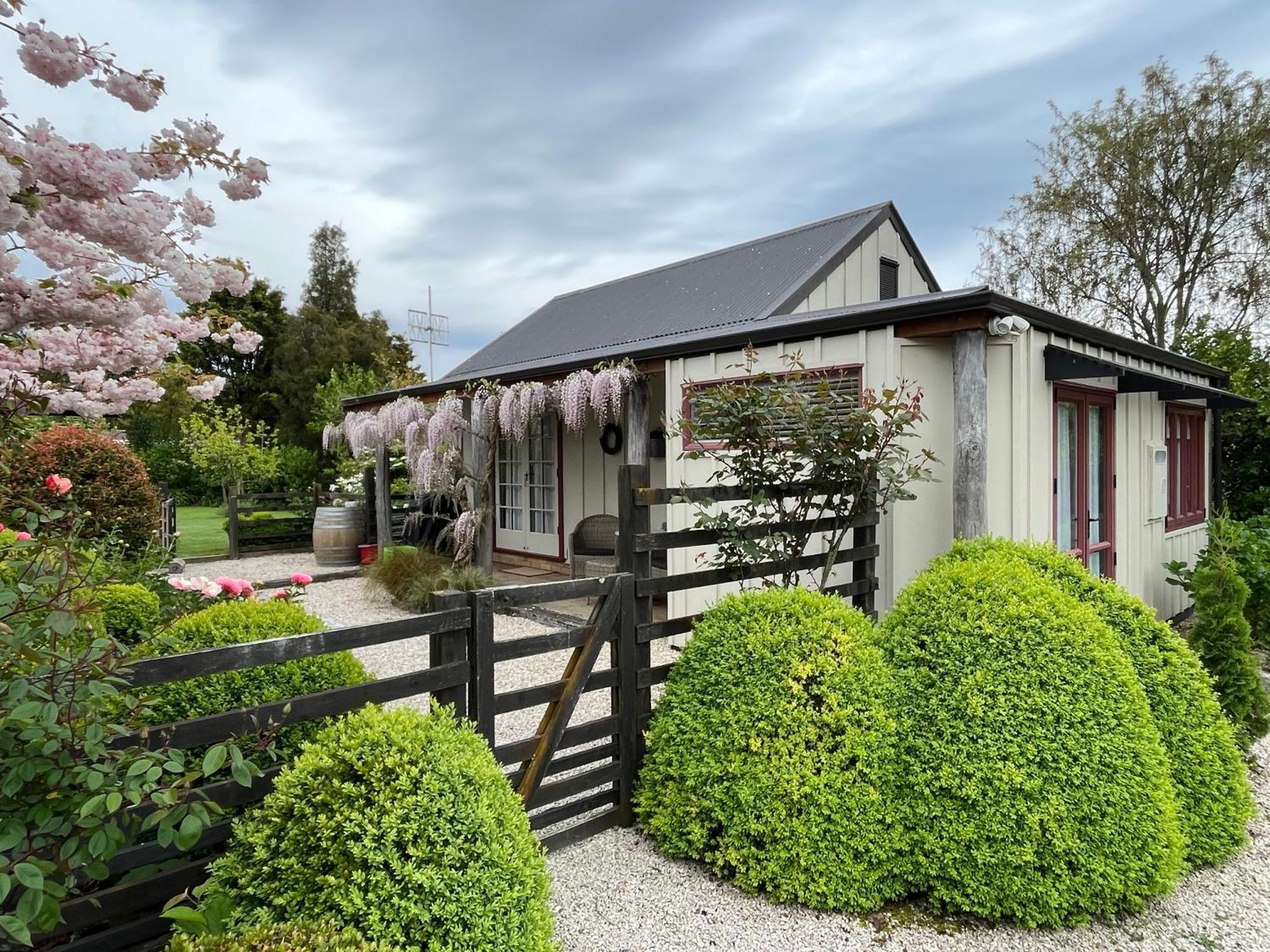 Tasman Village Cottage Exterior foto
